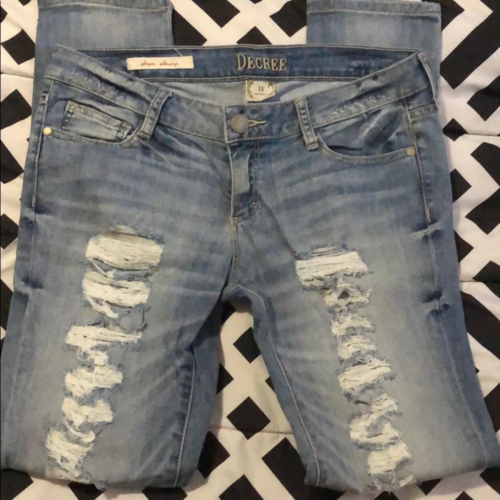 Decree Super Skinny Jeans NWOT destroyed Size 11